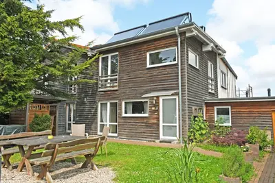 Image de Large vacation home with fireplace and terrace near the Strelasund - Holiday home with