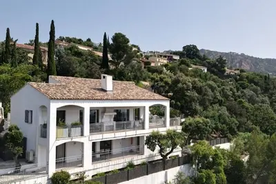 Image de Residence CLIMATISÉE  \" Le Plein Sud \" Vue Mer Et Montagne