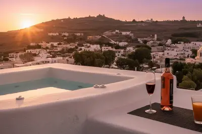 Image de Poseidon’s Water Escape Santorini Rooftop Jacuzzi