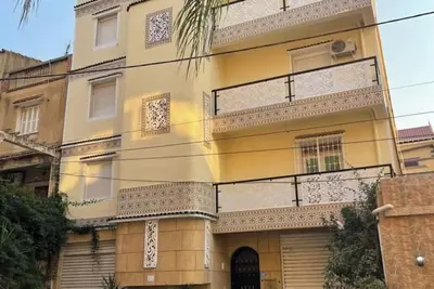 Image de Niveau de villa avec Jacuzzi & Hammam – Confort familial à 10 min de l’aéroport