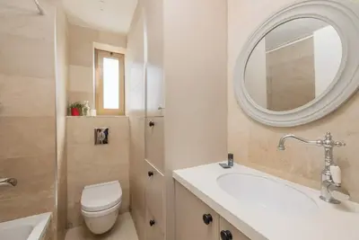 Image de 4 Br Apartment in  Sarei Yisrael Jerusalem
