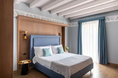 Image de 102 Mascagni Suite