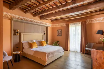 Image de 109 Carmen Suite