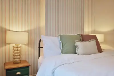 Image de Beautiful Victorian Townhouse with 2 Parking Spaces | Walk to City Centre 10 Mins | Pets Welcome