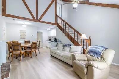 Pet-Friendly 2br Townhome, Easy I-75 Access, seconds from Target.