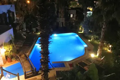 Villa with Garden & Shared Pool – 4 Min from Beach