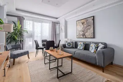 Chic Design Apartment – Wi-Fi & Elevator Included