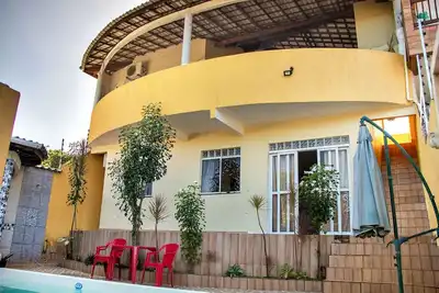 Image de Casa com Churrasqueira e Piscina em Camaçari/Ba