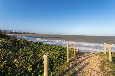 Apto Pet Friendly com Garagem na Enseada Azul