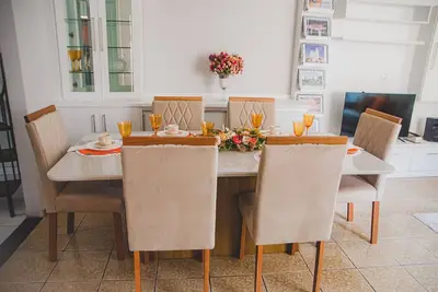 Image de Casa completa com 3 suítes, wi-fi e smart lock