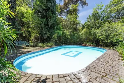 Image de Casa com Piscina, Churrasqueira, Jogos e Lareira