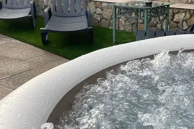 Image de Casa de férias familiar com amplo espaço exterior, zona de refeições e spa