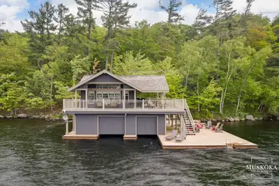 Image de Pinelands Retreat: 5-bed, 2-bath Lake Joseph Cottage with Boathouse!