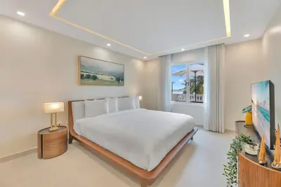 Image de Elegant 1br Retreat w/ King Bed & Balcony