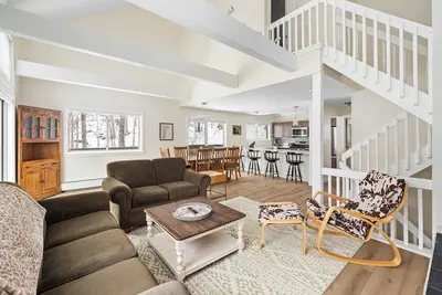 Image de Renovated Trailside Family Getaway on Okemo