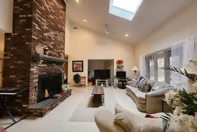 Image de 3 Bedroom Hot Tub, Huge, Rustic, Wooded, Quiet, Adventurers, Business, Groups.