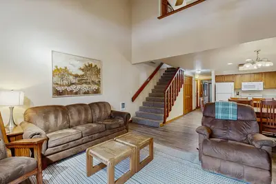 Image de Condo in the heart of McCall w/ jetted tub, shared pool and tennis courts, wifi