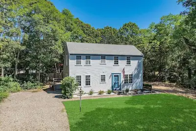 Image de Minutes from Beaches, Outdoor Shower, Fire Pit!