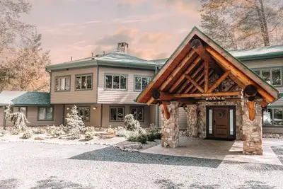 Image de Lakefront Luxury Estate on 450-acre Maple Farm