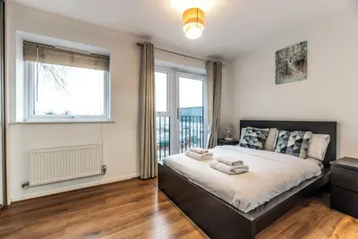 Image de 2 Bed House, Dartford Station 10 min walk, Parking - Pass the Keys