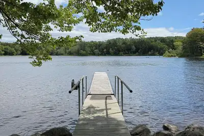 Image de Lakefront Family Home with Ac, Dock, Beach & Screened Deck