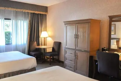 Image de 3 Chic Queen Units w/ Onsite Dining & Gym! Free Shuttle Service!