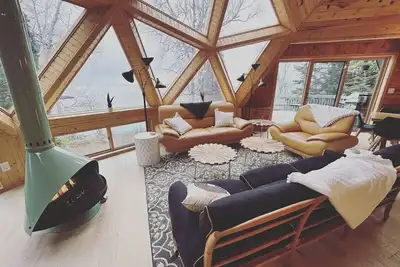 Image de Unique Geodesic Dome on Lake Superior