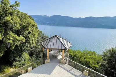 Image de Lac du Bourget, villa avec accès lac, ponton privatif et piscine intérieure