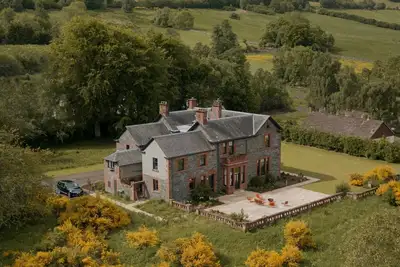 Image de Hilltop Manor - Neuf Chambres Villa, Couchages 18