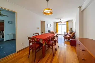 Image de Spacious downtown apartment with parking