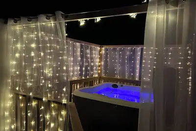 Image de Hill Country Yurt Cabin w/ Hot Tub & Sunset Views in Boerne