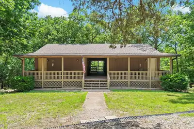 Image de One of our two large, two-bedroom condo style units at the Bar M Resort on Table Rock Lake