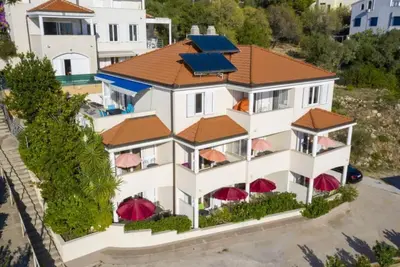 Image de Classic One Bedroom Apartment with Sea View and Terrace