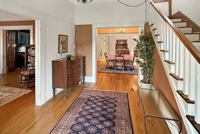 Image de Historic St. Elmo District Bungalow - Garage & large back yard - backs up to neighborhood playground