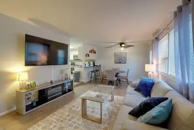 Image de U-Med District Townhome w/ Private Yard + Grill