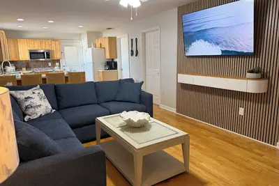 Image de Private 2 bedrooms apartment in South Lakeland with a screened porch.