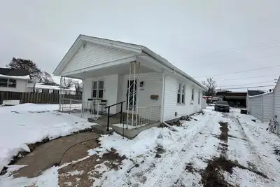 Image de 2-bedroom bungalow in beautiful Springfield with Ac and charm