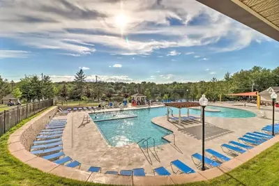 Image de 3-bedroom cabin in perfect Tobyhanna with cool Ac breeze