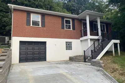 Image de Modern home on private rd, close to Cincinnati, Oh & Newport, Ky. Close to All!