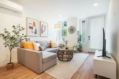 Image de New Townhome|Rooftop Views|Direct Bus Sea|Walkable