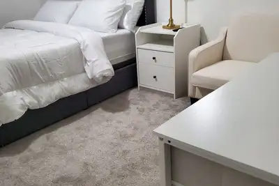 Image de Welcome to your home-away-from-home, with comfortable sleeping arrangements.