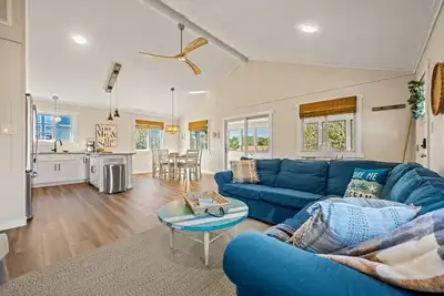 Image de Buxton Beach House: Screened Porch with Bar, Outdoor Shower, & King Suite