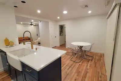 Image de Cozy 3-Bedroom Retreat in Ocean View, Minutes from the Beach