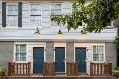 Image de Historic Victorian District Retreat Sleeps 9!