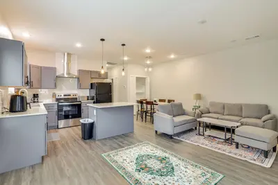 Image de Private Yard, Pet Friendly: Southeast Dallas Home