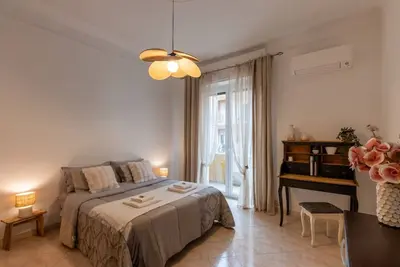 Image de Comfortable 60 mq apartment, perfect for 4 people, located on the third floor of a building with lift. The property is located a few steps from the historic center of Sanremo, in an area full of services. In the immediate vicinity there is the Saracen Tow