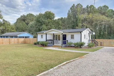 Image de 2br Raleigh Hideaway - Huge Fenced In Yard!