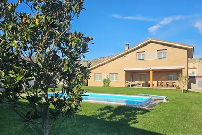 Image de Mi limón mi limonero cottage with fenced pool and large garden