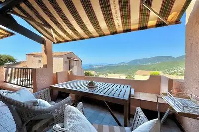 Pool & Seaview apartment