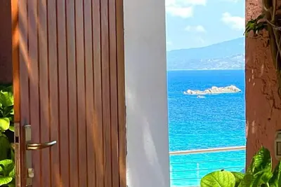 Image de Captain Howard House\n Blackburn Santa Teresa Gallura